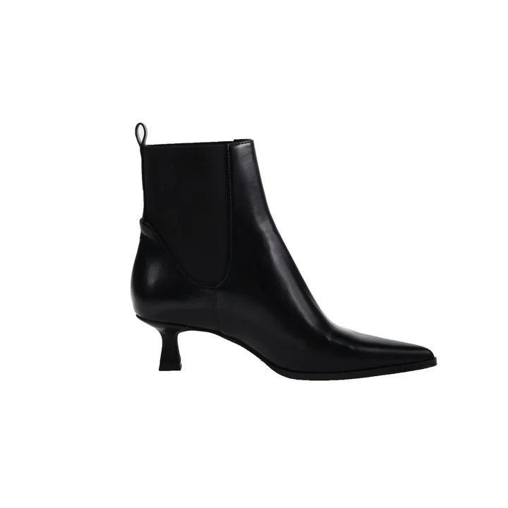 Novva Pointed Toe Kitten Heel Bootie